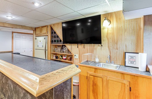 Attleboro House | 2 Mi to New England Sports Village - Quiet Home