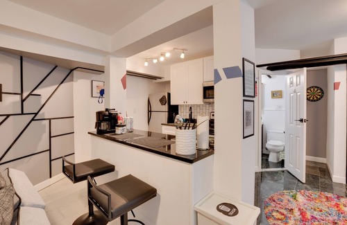 West Side Apartment | 2 Mi to PATH Station: Chic Jersey City Studio!