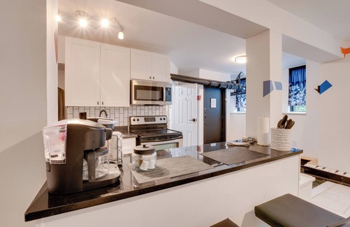 West Side Apartment | 2 Mi to PATH Station: Chic Jersey City Studio!