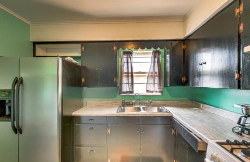 Borger House | 2 Mi to Phillips 66 Refinery Home with Yard