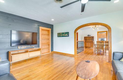 Galveston House | 2 Mi to Pleasure Pier Pet-Friendly Gem with Yard