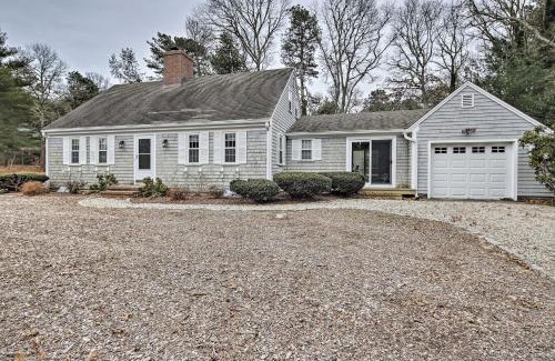 Mashpee House | 2 Mi to Shore Home with BBQ and Beach Gear in Mashpee