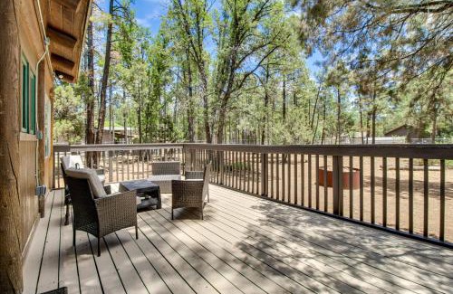 Show Low House | 2 Mi to Show Low Lake Log Cabin with Large Yard!
