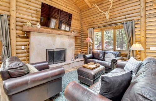 Show Low House | 2 Mi to Show Low Lake Log Cabin with Large Yard!