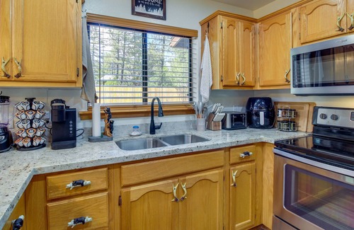 Show Low Cabin | 2 Mi to Show Low Lake: Scenic Cabin w/Balcony
