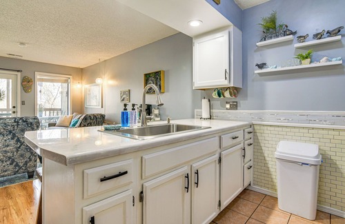 Notch Estates Condo | 2 Mi to Silver Dollar City: Cozy Condo w/Balcony!