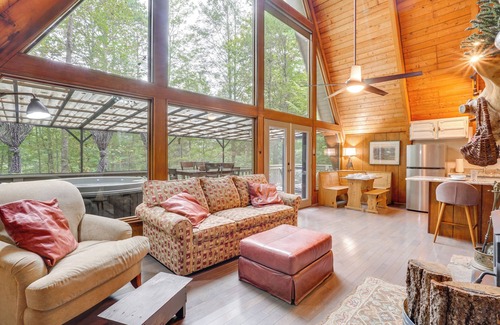Townsend Cabin | 2 Mi to Smoky Mtns Nat’l Park! Hot Tub Hideaway