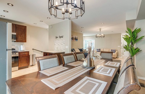 South Shore House | 2 Mi to South Shore Beach: Urban Retreat w/Yard