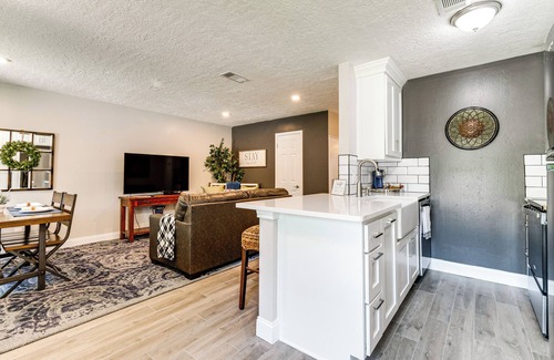 College Station House | 2 Mi to Texas A&M: Pet-Friendly Duplex w/Yard!