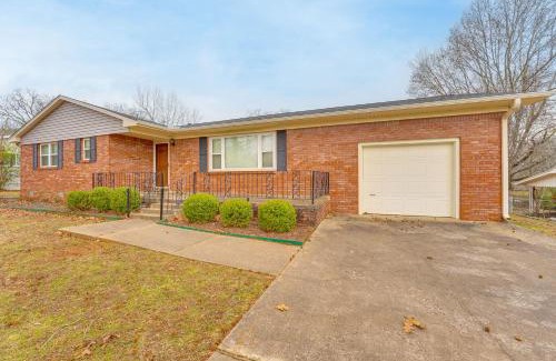 Fayetteville House | 2 Mi to U of A Centrally Located Home with Patio!