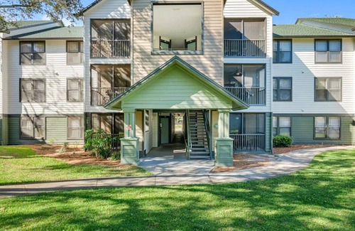 Bearss Plaza Condo | 2 MI to USF + Free Pool + GYM
