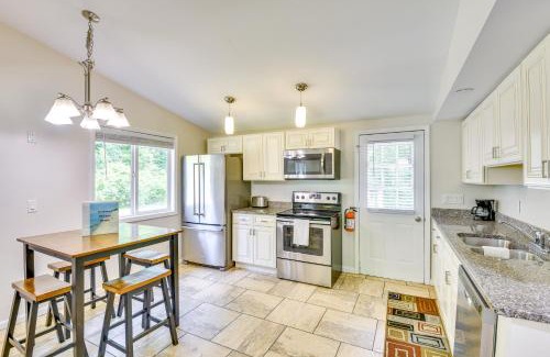 Shorewood-Tower Hills-Harbert Apartment | 2 Mi to Warren Dunes Sawyer Apartment with Deck!
