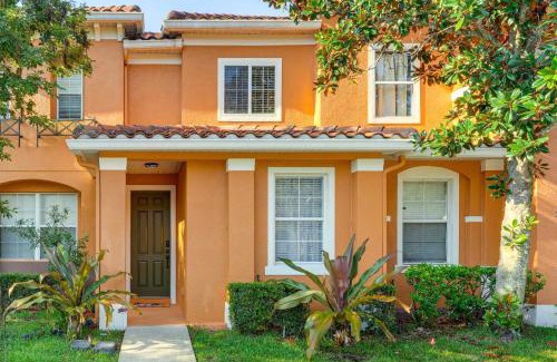 Crestwynd Bay House | 2 Mi to WDW Townhouse with Patio and Pool Access