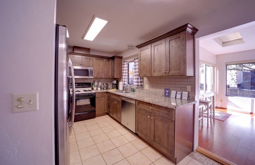 Prescott House | 2 Mi to Whiskey Row: Tranquil Getaway w/Deck!