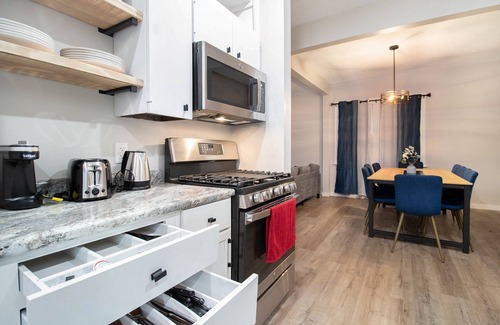 Near Northwest House | 2 Miles from NOTRE DAME, Brand New Spacious House!n