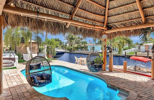 Garden Isles House | 2 miles from the beach! Heated pool/Hot tub/free kayaks & so much moren