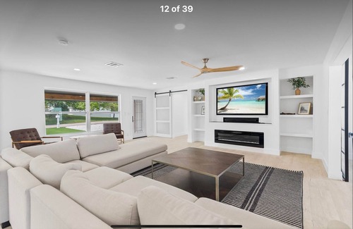 Hobe Sound House | 2 Miles to Beach with large putting green!