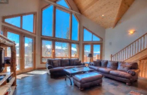 Forest Hills House | 2 Miles to Main St., Huge 7000 sq. Just remodeled September 2020 most all new