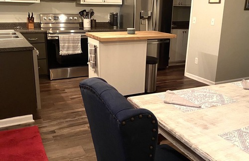 Wilmington House | 2 miles to UNCW, 5 miles to the beach & the best central location in town!