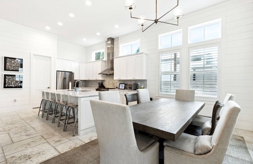 San Juan House | 2 Min from the Beach, Golf Cart, Private Pool, Carriage House, Bikes & Sleeps 14!