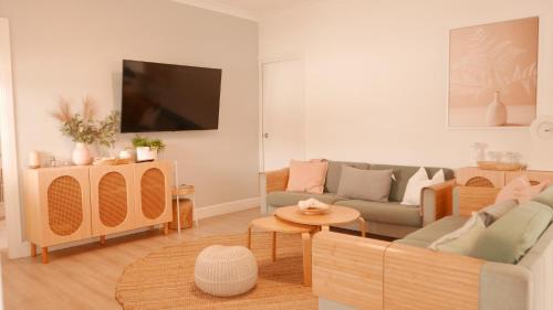 Ettalong Beach House | 2-Min Walk to Beach Modern Firepit Yard Kids welcome