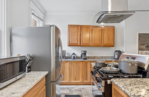 Old Town West House | 2 Mins from Metro - A Vibrant Old Town Xcape