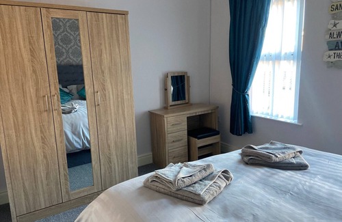 Coleraine House | 2 mins from the train station and a few minutes from the beach