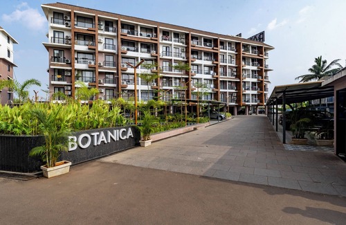 Candolim Apartment | 2 mins to Candolim Beach! Modern 1BHK w/Pool & Balcony