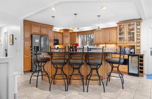 Petoskey House | 2 mins to Walloon Lake beach-Convenient-Hot tub-Game room-Firepit-Custom Kitchen