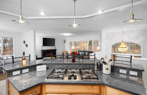 Petoskey House | 2 mins to Walloon Lake beach-Convenient-Hot tub-Game room-Firepit-Custom Kitchen