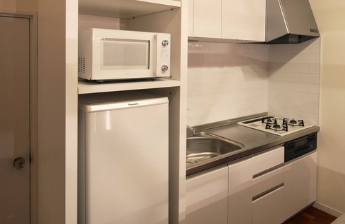 Konohana House | 2 minute walk from the nearest station 駅6 minutes by train to USJ and Umeda. A beautiful house just renovated.