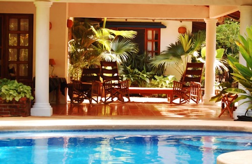 Palm Beach Estates House | 2 MINUTE WALK TO BEACH - Private Pool, Patio & Garden HIDDEN GEM Charming Casita