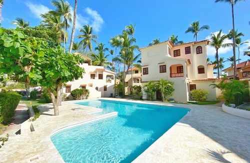 Bavaro Apartment | 2 minutes from the beach! Cozy 1-bedroom apartment with access to pool