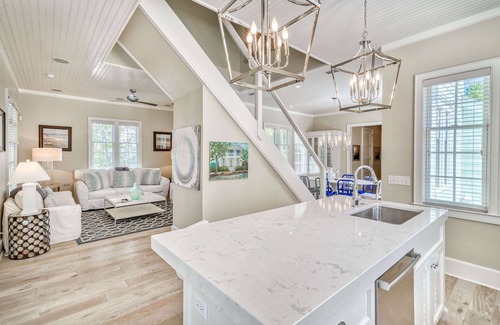 Watercolor House | 2 Minutes to Camp WaterColor. Carriage House has Full Kitchen and Living Room