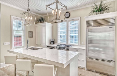 Watercolor House | 2 Minutes to Camp WaterColor. Carriage House has Full Kitchen and Living Room