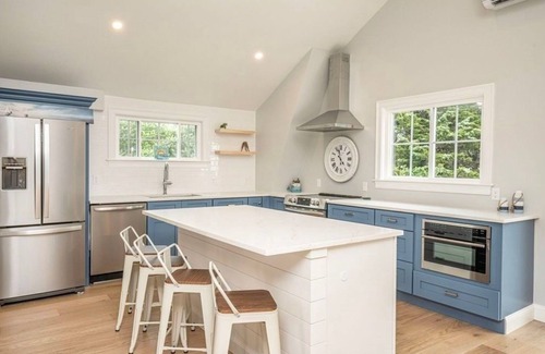 Sandwich House | 2 minutes to the beach! Newly renovated family-sized beach home