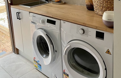 Wamberal House | 2 minutes walk from Spoon Bay Beach