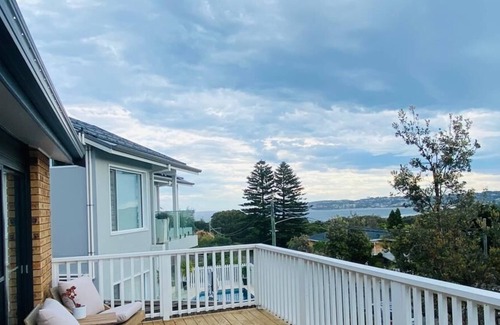 Wamberal House | 2 minutes walk from Spoon Bay Beach