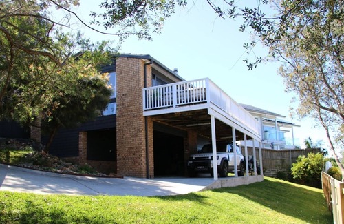 Wamberal House | 2 minutes walk from Spoon Bay Beach