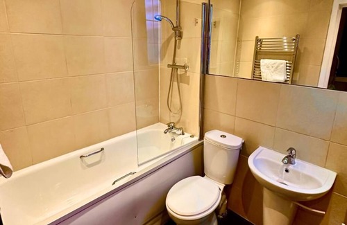 Somers Town Apartment | 2 minutes walk to Euston station, 15 minutes to British museum and Oxford street