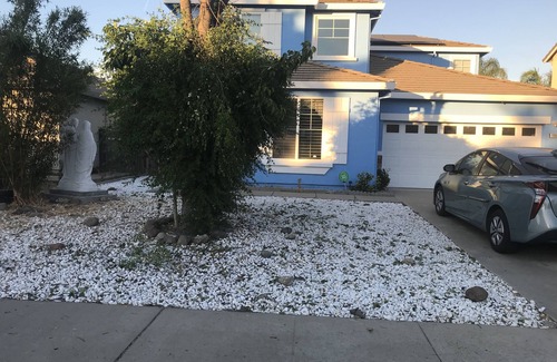 Elk Grove House | 2 Minutes walking distance to local Park