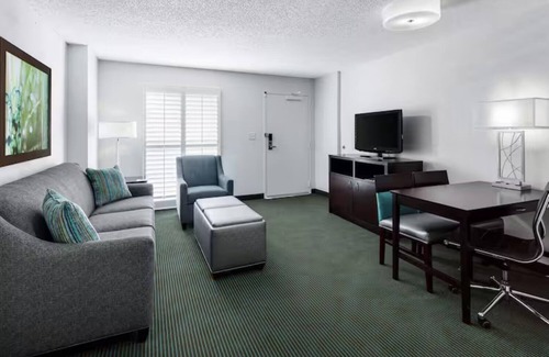 Florida Central Atlantic Coast Hotel | 2 Modern Suites Great for Families w/Quick Access to SeaWorld or Disney Parks