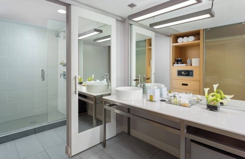 South Beach Hotel | 2 Modern Units in South Beach – Pet-Friendly, & Close to Dining and Shopping