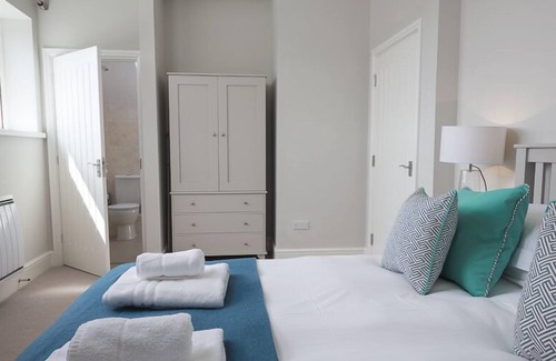 Bugford Apartment | 2 NEW BARN, HILLFIELD VILLAGE in Dartmouth