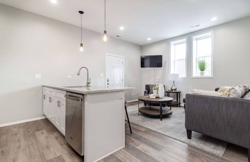 Wrightwood Neighbors Apartment | 2 New Construction Suites Same Place