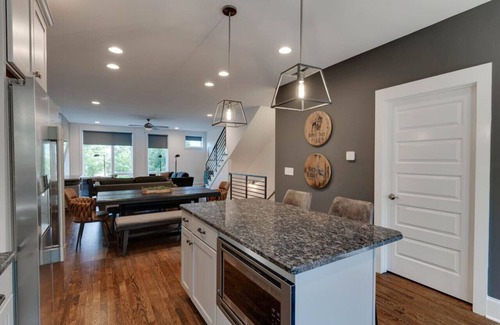 Eighth Avenue House | 2 New Designed Townhomes-10 Beds, PerfectforGroups