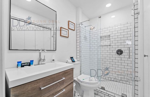 Biloxi Condo | 2 Oak Shores STUDIO Just a short walk to the beach!
