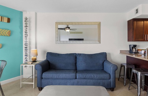 Tavernier Apartment | 2 Oceanview Suites! Full Kitchens, Outdoor Pool! Close to John Pennekamp Park