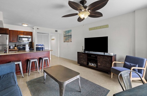 Tavernier Apartment | 2 Oceanview Suites! Full Kitchens, Outdoor Pool! Close to John Pennekamp Park