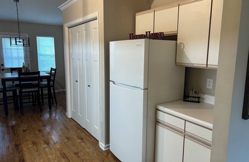 Greenville House | 2 or 3 bedroom townhome near Hospital with Private Fenced Back Yard-New To Vrbo